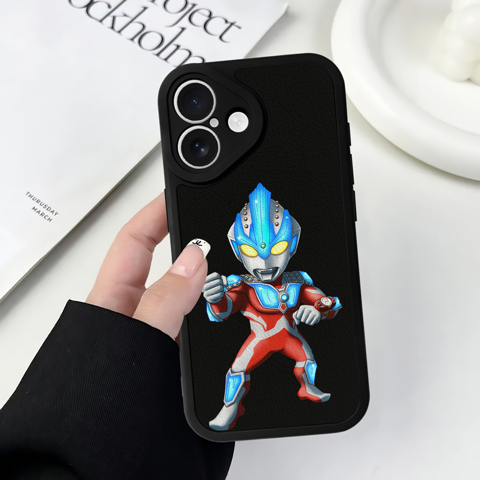 （画像用） ウルトラマン Ultraman 【iPhone 16シリーズ対応】シリコンスマホケース（レザー調） 材質：シリコン